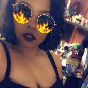 Meet your Posher, Shaela